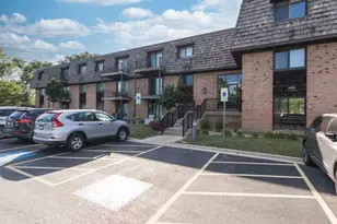 1 Oak Creek Dr, Buffalo Grove, IL 60089 - Photo 1