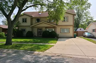 623 Willow Ln, Elk Grove Village, IL 60007 - Photo 1