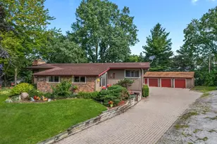 201 Long Ave, North Aurora, IL 60542 - Photo 1