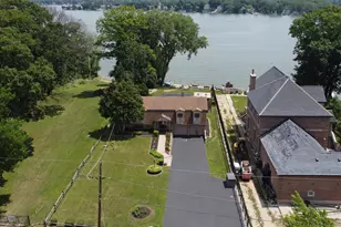 42567 N Woodbine Ave, Antioch, IL 60002 - Photo 1