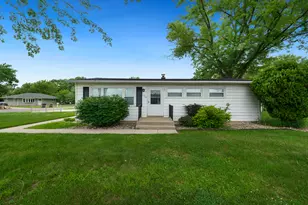 402 Langley Rd, Machesney Park, IL 61115 - Photo 1