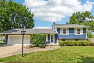 776 MacArthur Dr, Buffalo Grove, IL 60089 - Photo 1