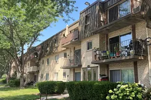 565 Fairway View Dr, Wheeling, IL 60090 - Photo 1