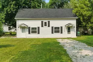 42448 N Lake Ave, Antioch, IL 60002 - Photo 1