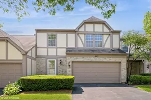 4671 N Sapphire Dr, Hoffman Estates, IL 60192 - Photo 1