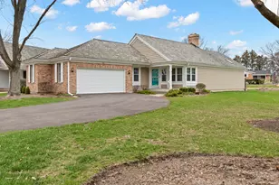 401 Park Barrington Dr, Barrington, IL 60010 - Photo 1
