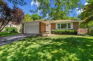 712 Stacie Ct, Naperville, IL 60563 - Photo 1