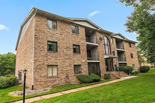 13248 W Circle Dr Pkwy, Crestwood, IL 60418 - Photo 1