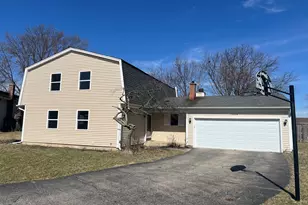 1260 W New Britton Dr, Hoffman Estates, IL 60192 - Photo 1