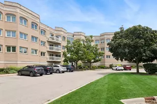 170 Manchester Dr, Buffalo Grove, IL 60089 - Photo 1