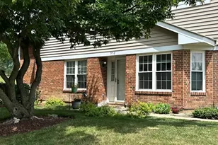 952 W Happfield Dr, Arlington Heights, IL 60004 - Photo 1