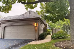 728 Golf Ln, Lake Barrington, IL 60010 - Photo 1