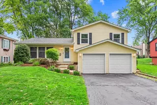 28 Roosevelt St, Saint Charles, IL 60174 - Photo 1