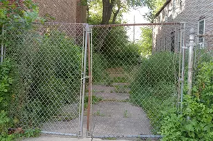 914 W 50th Pl, Chicago, IL 60609 - Photo 1
