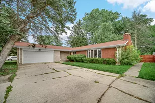 961 Trask St, Aurora, IL 60505 - Photo 1