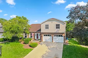 140 Amherst Dr, Bartlett, IL 60103 - Photo 1