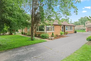 9965 Elm Cir Dr, Oak Lawn, IL 60453 - Photo 1