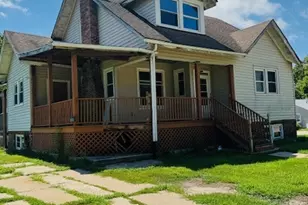 322 W 3rd St, Dixon, IL 61021 - Photo 1