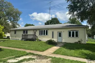 255 N Main St, Clifton, IL 60927 - Photo 1