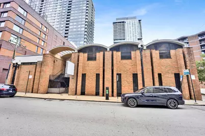 225 W Division Street, Chicago, IL 60610 - Photo 1