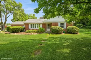 947 Ridgeland Ave, Mundelein, IL 60060 - Photo 1