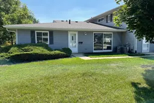 1040 Quanset Ct, Schaumburg, IL 60194 - Photo 1