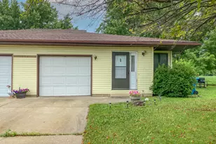 602A N Illini Ave, Pontiac, IL 61764 - Photo 1