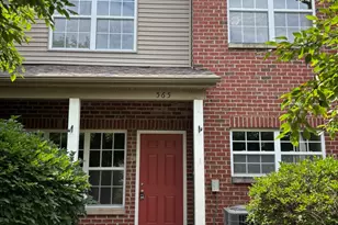 565 Clayton Cir, Sycamore, IL 60178 - Photo 1