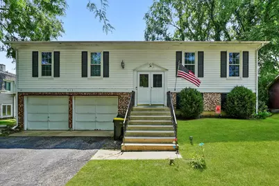 913 W Main Street, Cary, IL 60013 - Photo 1