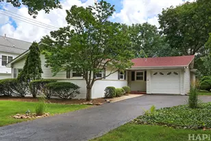 861 Beach Pl, Mundelein, IL 60060 - Photo 1