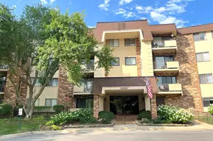 3350 N Carriageway Dr, Arlington Heights, IL 60004 - Photo 1