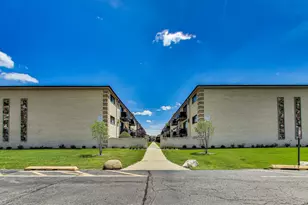 5113 N East River Rd, Chicago, IL 60656 - Photo 1