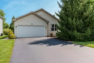 901 N Oak Creek Dr, Genoa, IL 60135 - Photo 1