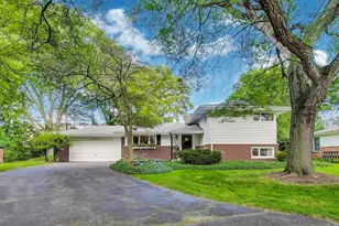 1525 Evergreen Terrace, Glenview, IL 60025 - Photo 1