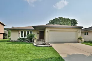 657 Sable Dr, Addison, IL 60101 - Photo 1