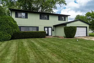 18350 W Linda Ln, Gurnee, IL 60031 - Photo 1