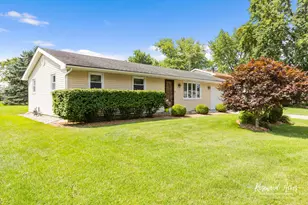 502 E 3rd St, Herscher, IL 60941 - Photo 1