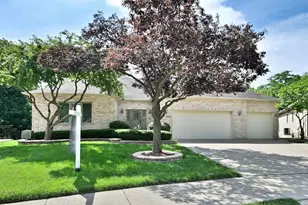 121 Rose Dr, Bloomingdale, IL 60108 - Photo 1