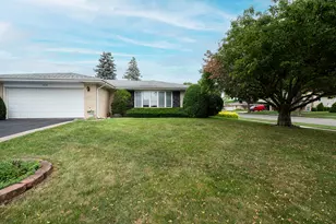 1008 W Ash Dr, Mount Prospect, IL 60056 - Photo 1