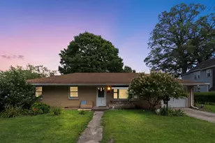 424 N 4th St, Watseka, IL 60970 - Photo 1