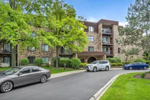 2050 Valencia Dr, Northbrook, IL 60062 - Photo 1