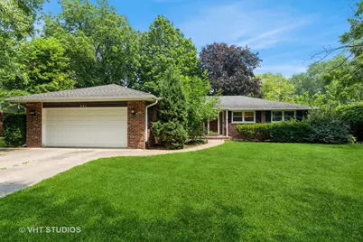 826 Crestfield Avenue, Libertyville, IL 60048 - Photo 1