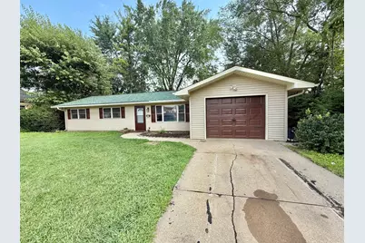 201 W McConaughy Avenue, Rochelle, IL 61068 - Photo 1