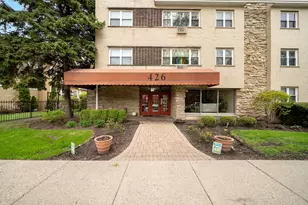 426 S Lombard Ave, Oak Park, IL 60302 - Photo 1
