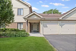 842 E Carriage Ln, Palatine, IL 60074 - Photo 1