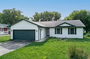 105 Rockaway Ct, Poplar Grove, IL 61065 - Photo 1