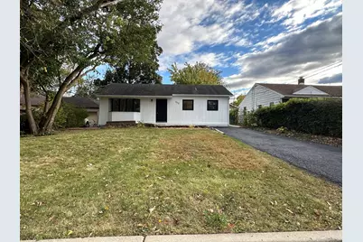 225 Pleasure Drive, Mundelein, IL 60060 - Photo 1