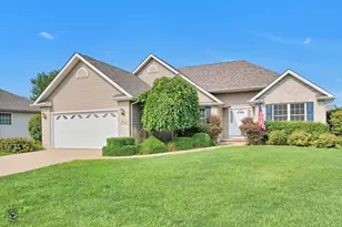 402 Harper Ct, Manteno, IL 60950 - Photo 1