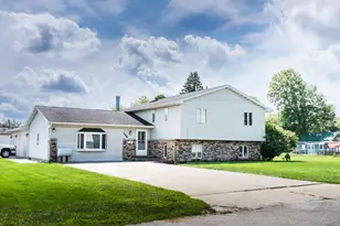 126 E Diller St, Pontiac, IL 61764 - Photo 1