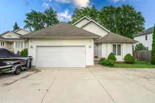 20739 N Weiland Rd, Prairie View, IL 60069 - Photo 1